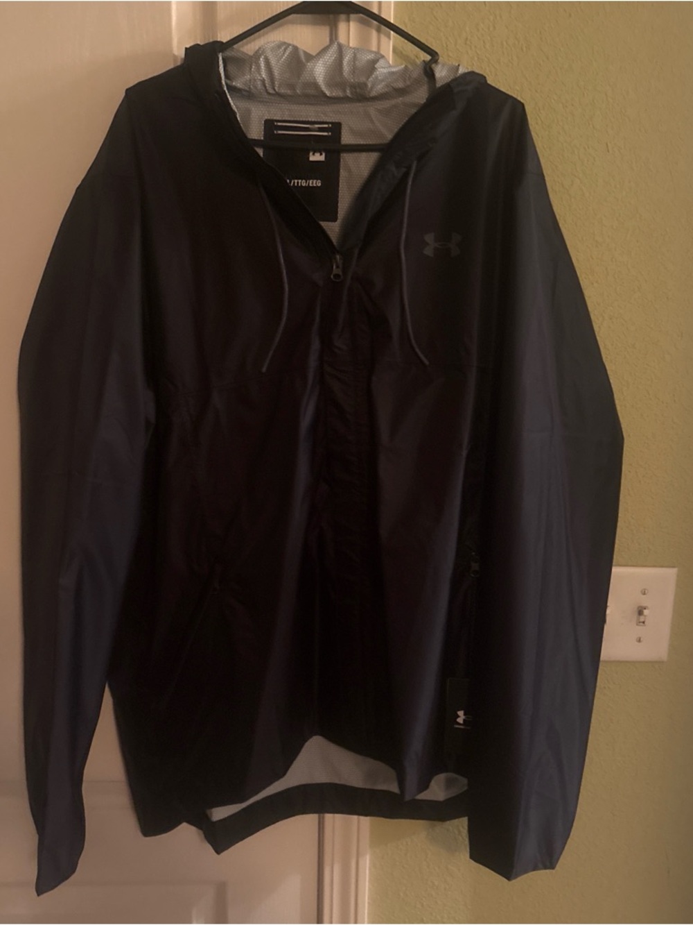 Under Armour Men's Black Hooded Rain Jacket